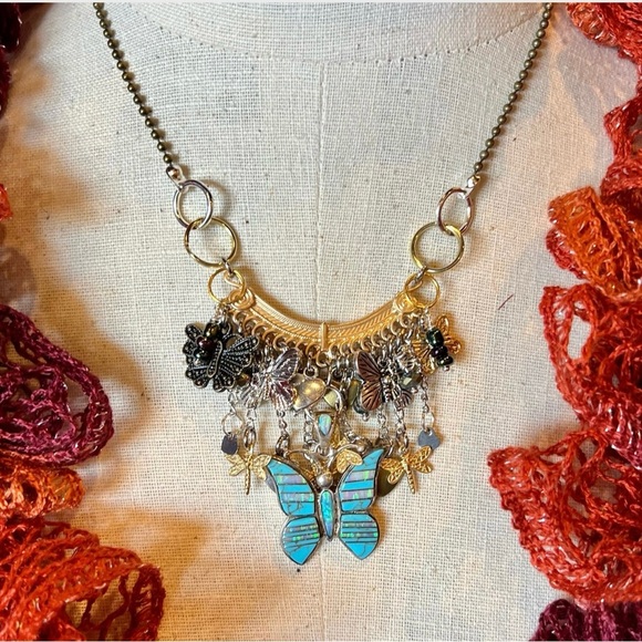 Vintage Turquoise, mother of pearl and abalone Butterfly charm necklace - Picture 8 of 17